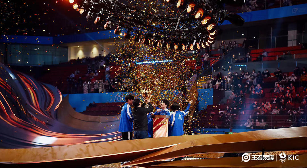 比赛胜利关键团战复盘：团队配合与战术执行如何助力季后赛突围